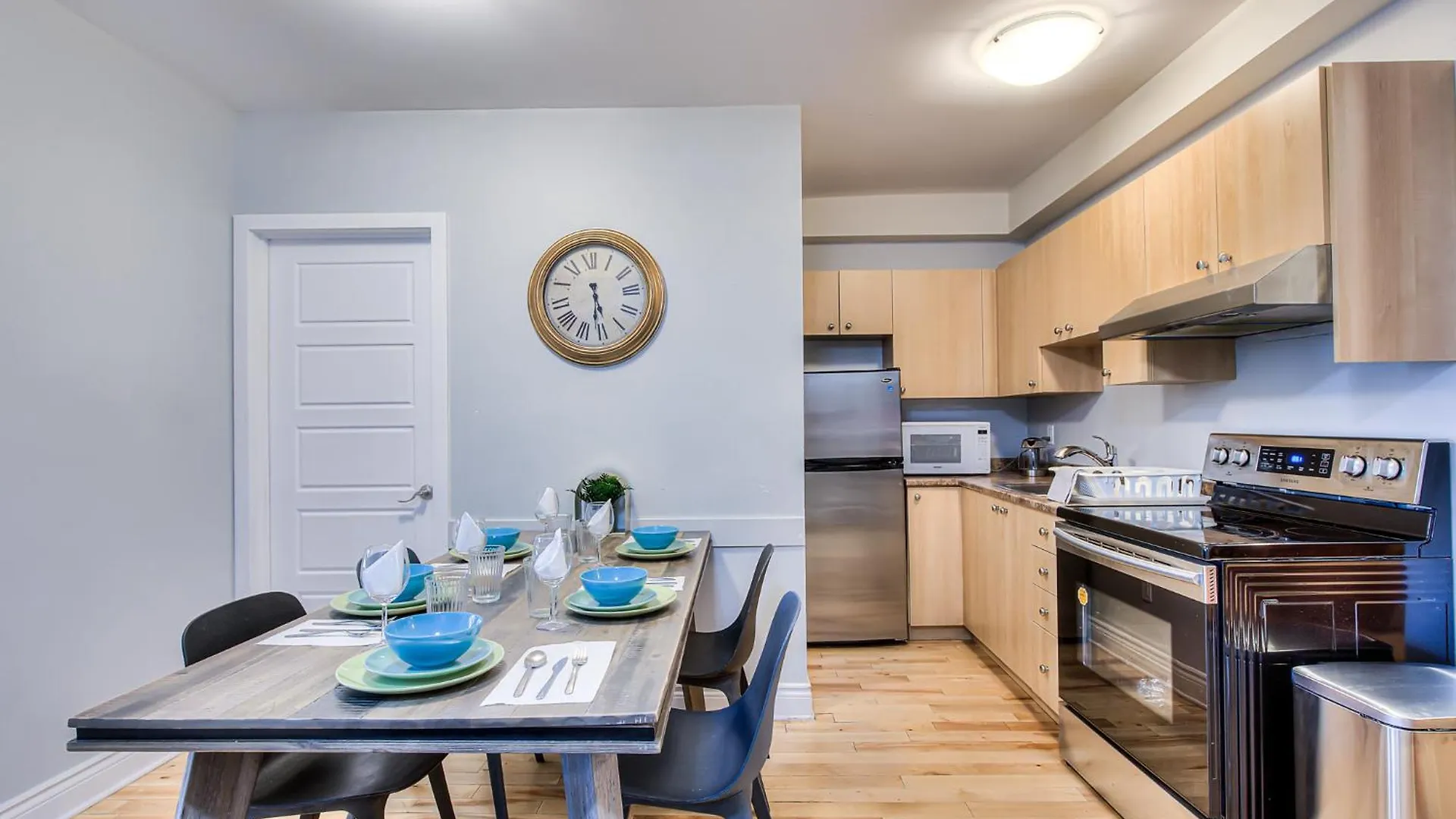 Premier Destination For Big Groups Mtl Vacation And Nightlife Apartment Montreal